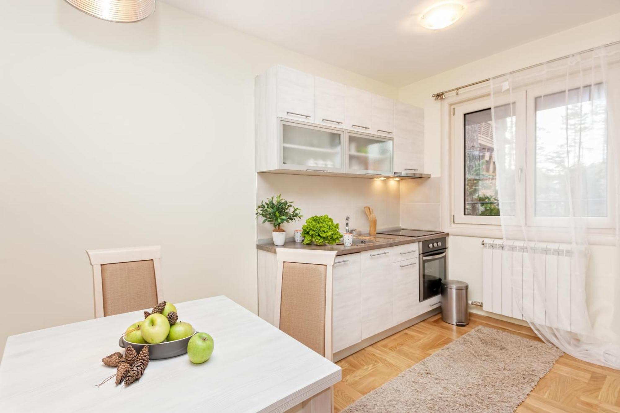 Goldpine Apartment *