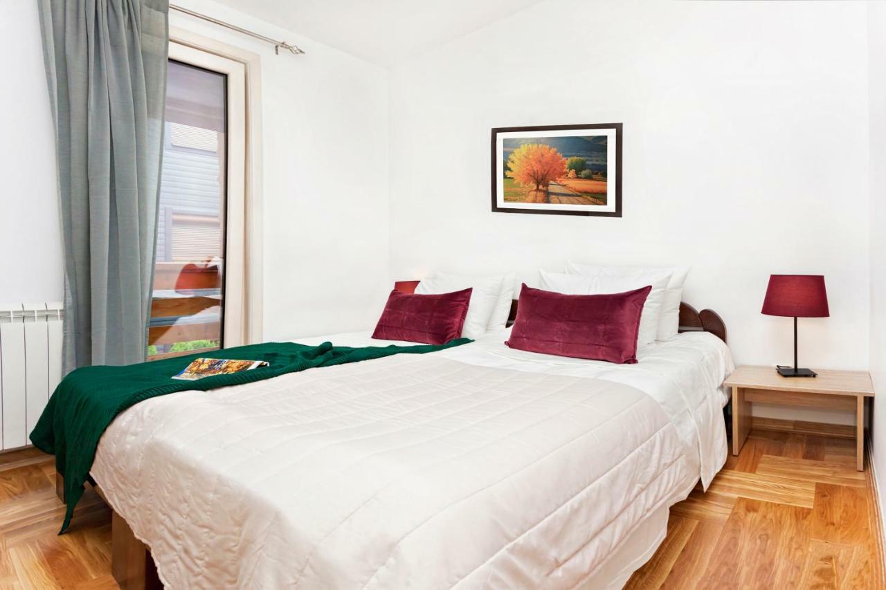 Goldpine Apartment *